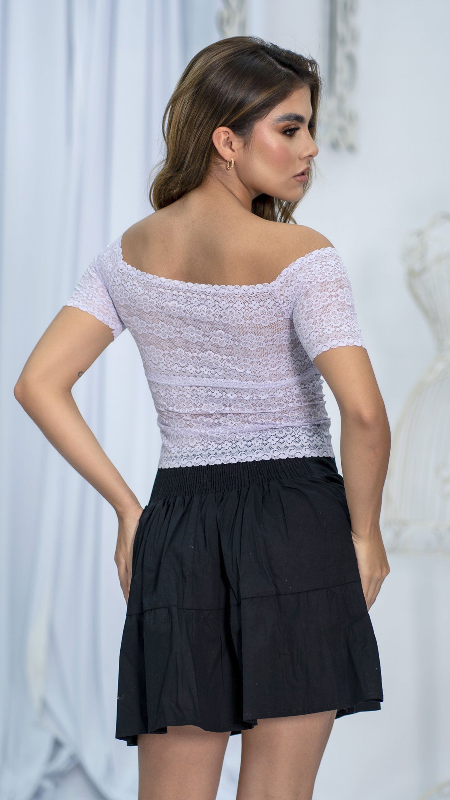 Blusa En Blonda Cuello Bandeja 16840